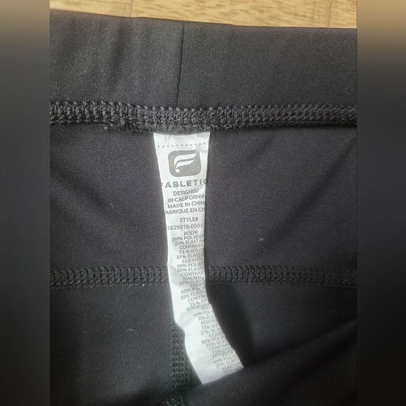 Fabletics black leggings with mesh side inserts EUC Size small - Picture 4 of 9